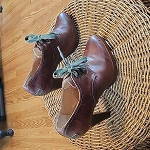 FRYE AND CO. Brown Ankle Booties with Green Laces